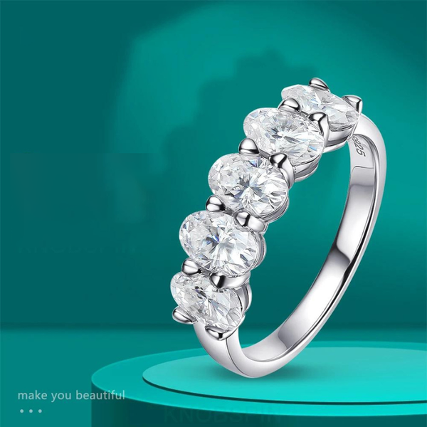 Oval Moissanite Rings for Women